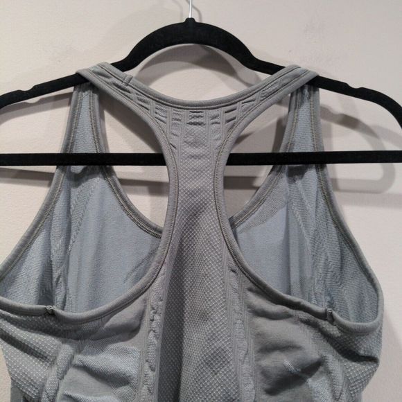 Athleta Ruched Camo Print Gray Tank Size Medium Stretch Athletic Yoga Racerback - Picture 8 of 8